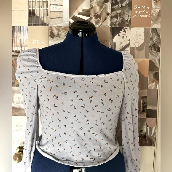 Cropped square neck long sleeve. - Picture 2 of 2